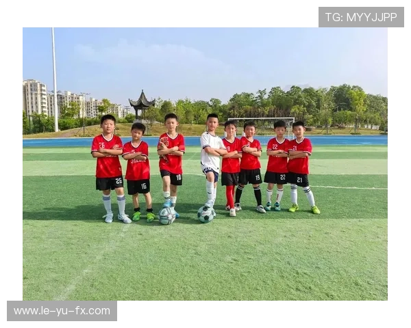 大连青年军踢出冠军荣耀，辽宁沈阳城市俱乐部见证足球新传奇